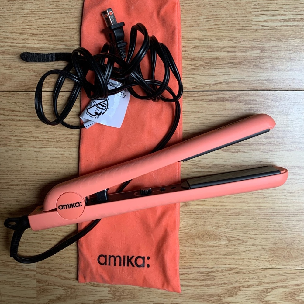 Amika 1” Ceramic Hair Straightener